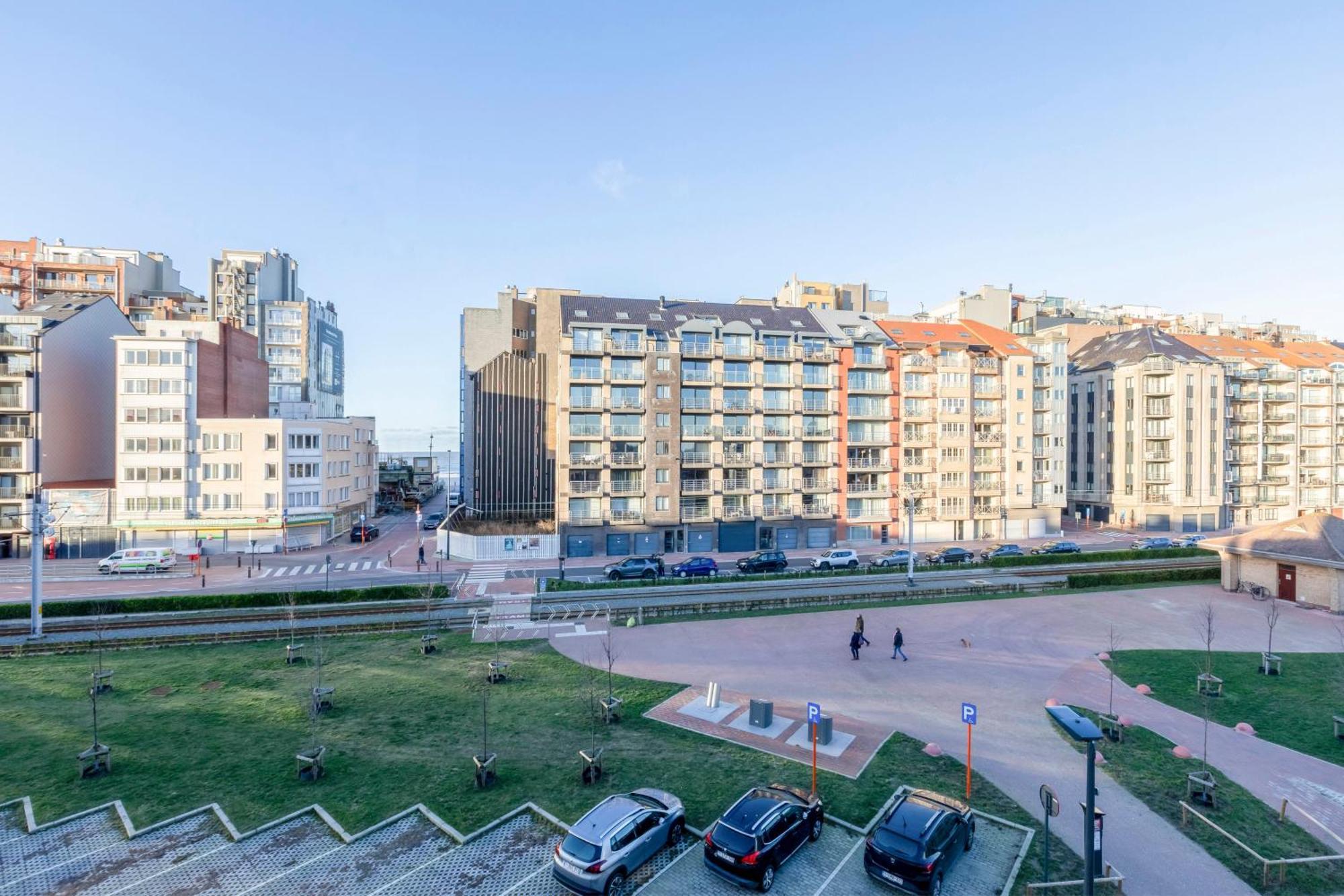 Cosy Apartment 150M From The Beach Blankenberge Bagian luar foto