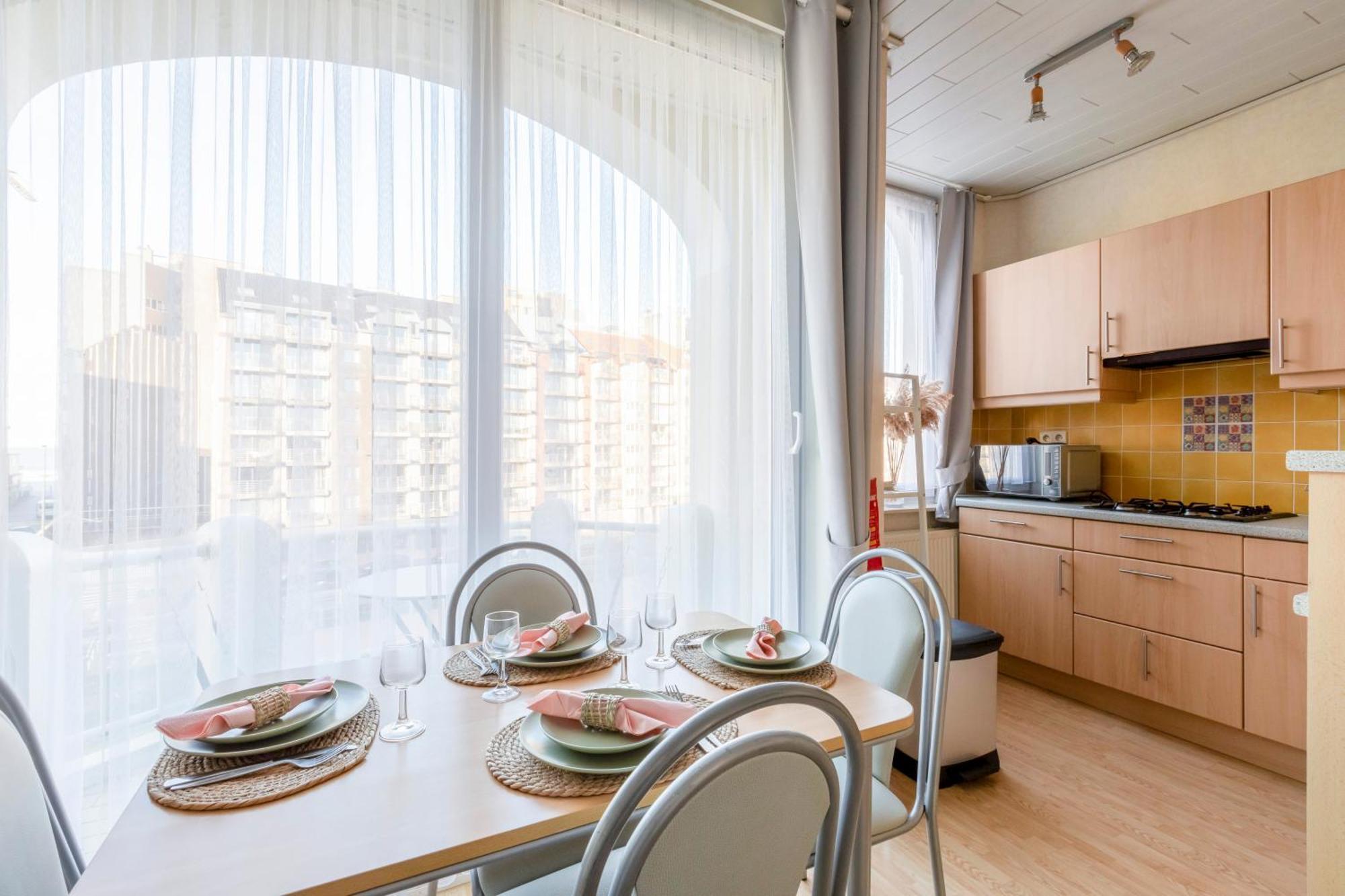 Cosy Apartment 150M From The Beach Blankenberge Bagian luar foto